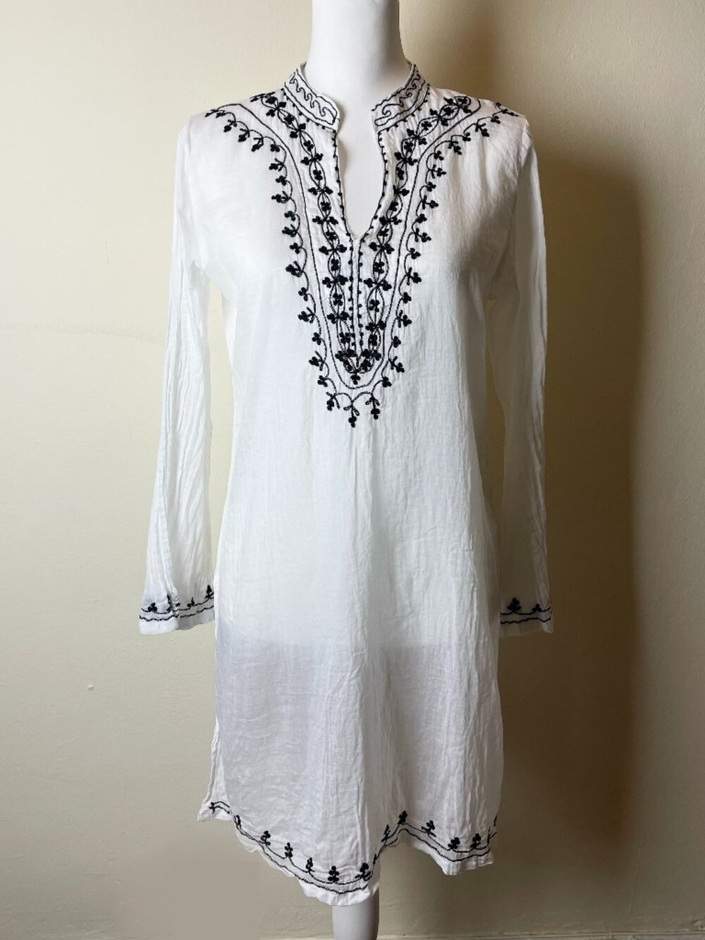 Beach Pineapple Cove White Black Embroidered Tunic Swim Coverup | Size Small EUC